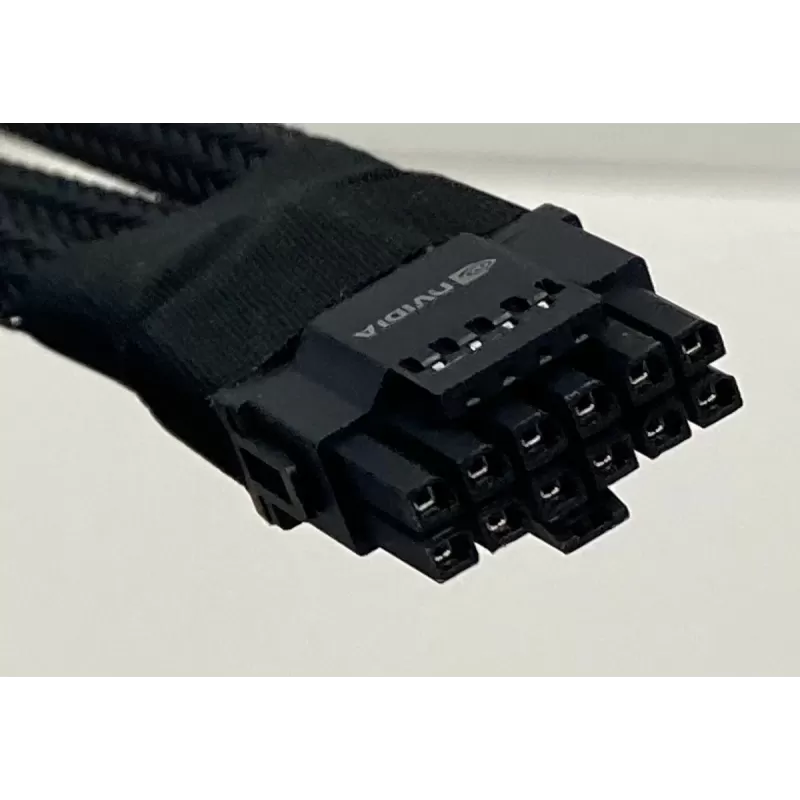 מתאם NVIDIA PCIe 12CF1-1PW138-30R 12-pin to 3x PCIe 8-pin 12CF1-1PW138-31R צבע שחור