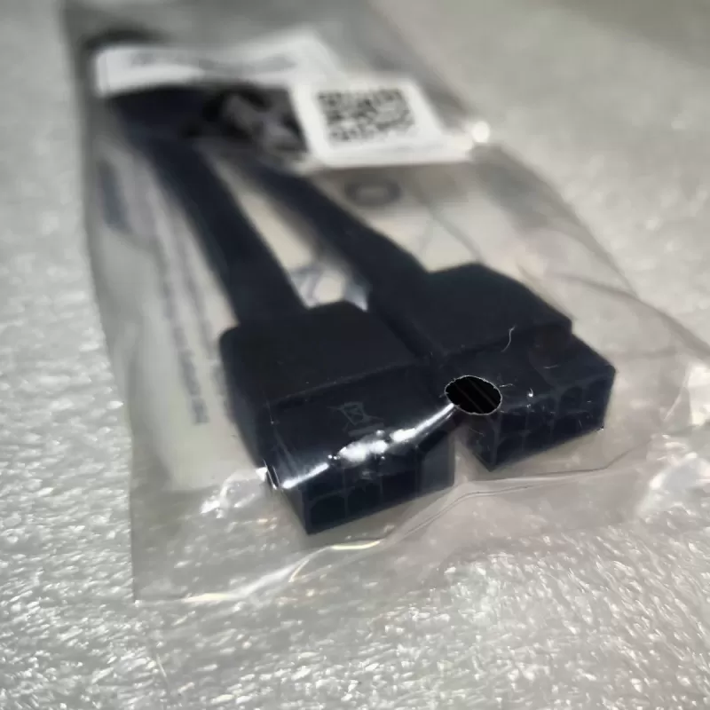 Кабель 12VHPWR 2 PIN PCI-E 5.0 POWER ADAPTER CABLE 12CF1-1PW128-12R 12CF1-1PW128-12R Цвет:чёрный