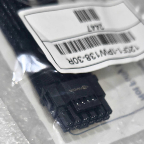 Cable PCIe 12CF1-1PW138-30R 12-pin to 3x PCIe 8-pin Adapter Cable