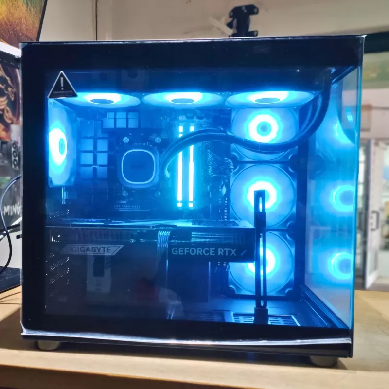 מחשב גיימינג מקצועי - AMD Ryzen 7 7800X3D + RTX 5080 16GB VRAM + 32GB RAM - G-PRO-561