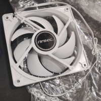 מאוורר למארז Antec 120mm צבע לבן