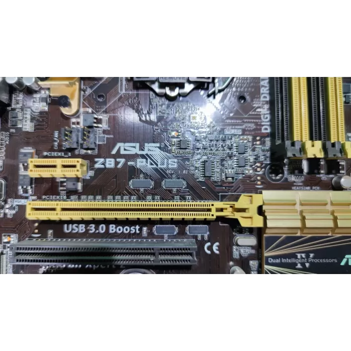 לוח אם Asus Z87-PLUS DDR3 LGA1150 מצב:משומש