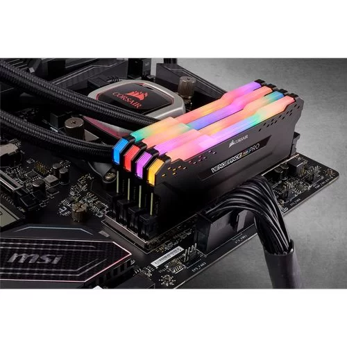 זיכרון לנייח DRAM Corsair VENGEANCE RGB PRO CMW64GX4M4C3000C15 KIT 64GB (4x16GB) DDR4 3000MHz 1.2V צבע שחור