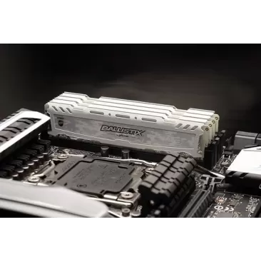 Оперативная память DRAM Crucial BALLISTIX SPORT BLS16G4D240FSC 16GB DDR4 DIMM 2400MHz Цвет:белый