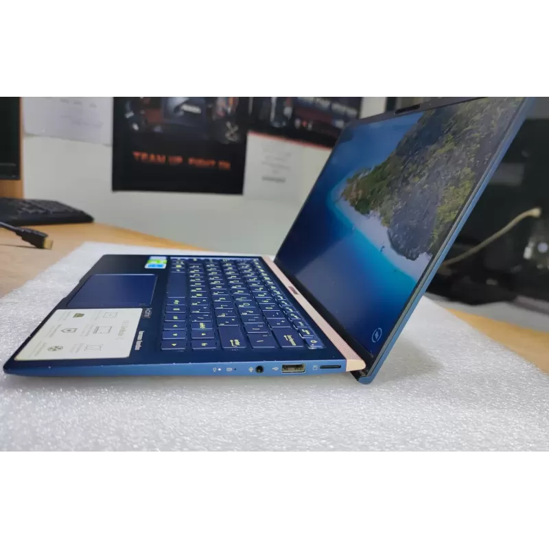 מחשב נייד מחודש Asus ZenBook 13 UX333FA Intel Core i5-8265U 13.3" FHD 100% 8GB SSD:256GB Windows 11 צבע כחול מלכותי