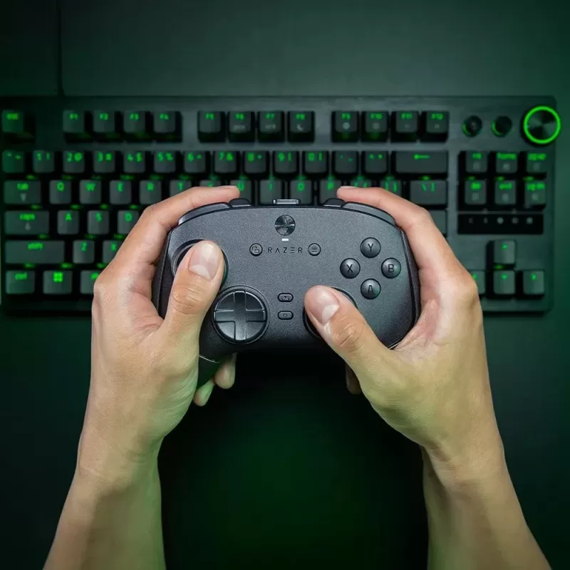 בקר משחק RAZER Wolverine V3 Pro 8K PC RZ06-05540100-R3M1