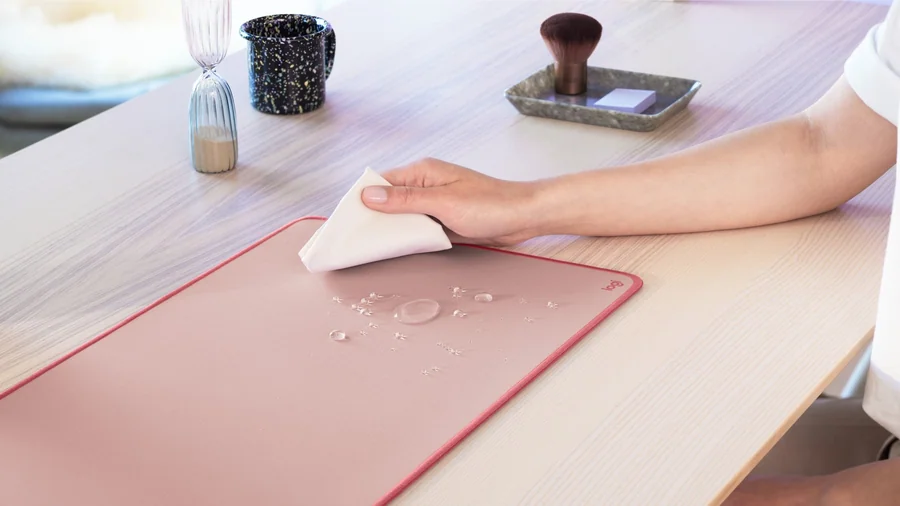 Коврик для мыши Logitech Desk Mat Studio Series розовый