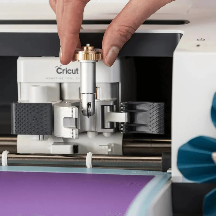 גלגל ניקוד למכונת חיתוך Cricut Single Scoring Wheel 01 + QuickSwap Housing