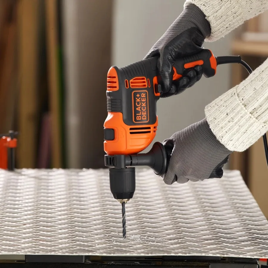 Ударная дрель Black & Decker BEH710SA32 710W + набор из 32 аксессуаров