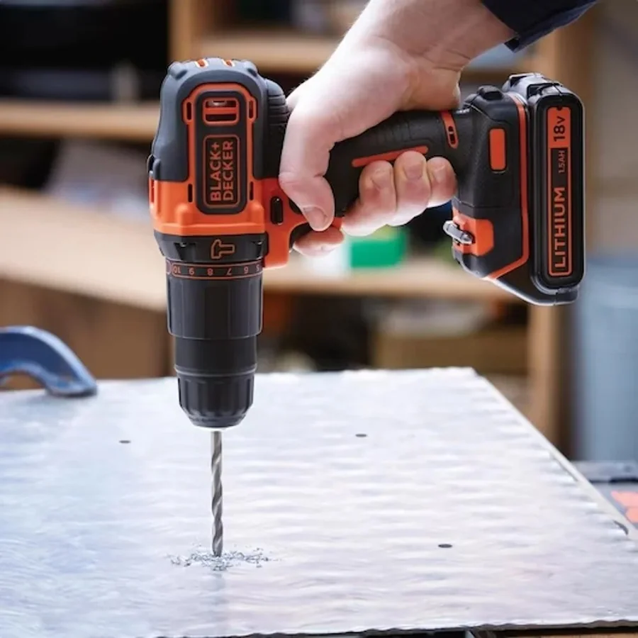 Набор аккумуляторная ударная дрель-шуруповерт Black & Decker BDCHD18S1KA 18V + 104 аксессуара