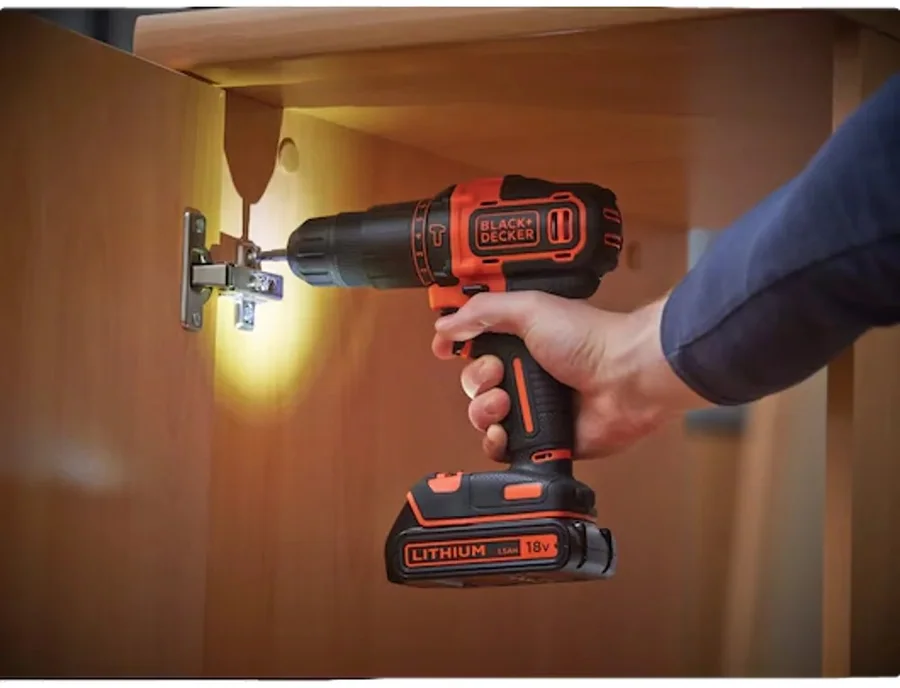 Набор аккумуляторная ударная дрель-шуруповерт Black & Decker BDCHD18S1KA 18V + 104 аксессуара