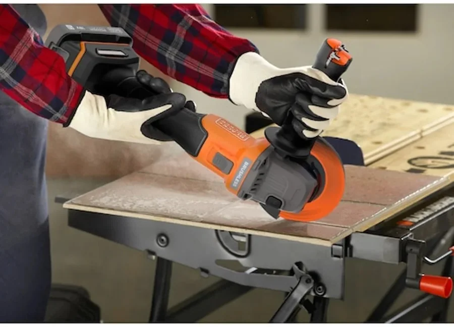 Аккумуляторная угловая шлифмашина Black & Decker BCG6L8N 18V 115mm Brushless
