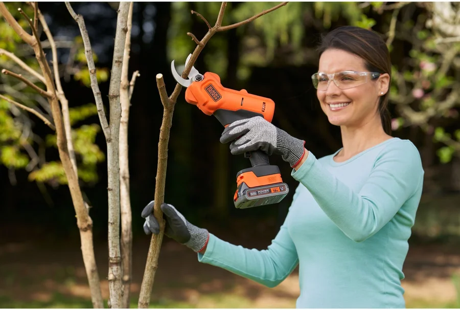 Аккумуляторный секатор Black & Decker BCPP18D1 18V 2.0Ah