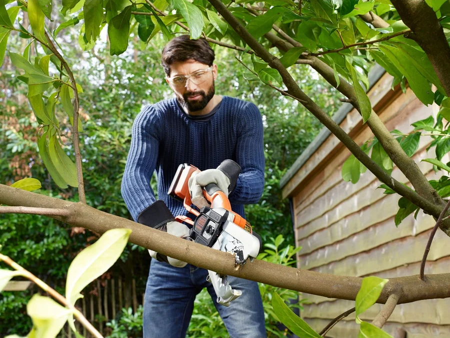 Аккумуляторный цепной сучкорез Black & Decker GKC1000L Alligator 18V 10cm