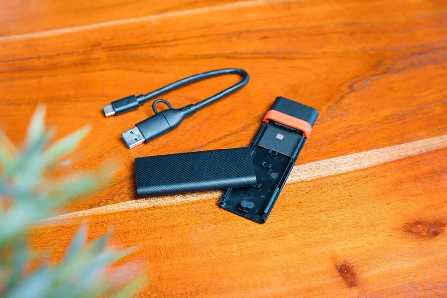 Корпус для SSD Verbatim Store 'n' Go M.2 NVMe SSD Enclosure Kit