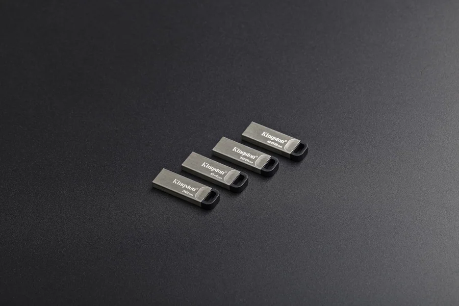זיכרון נייד Kingston DataTraveler Kyson USB 3.2 Gen 1 128GB כסוף