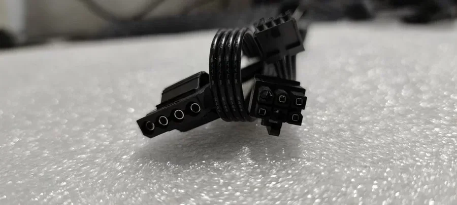 Cable Gigabyte GP-B700H Molex Cable