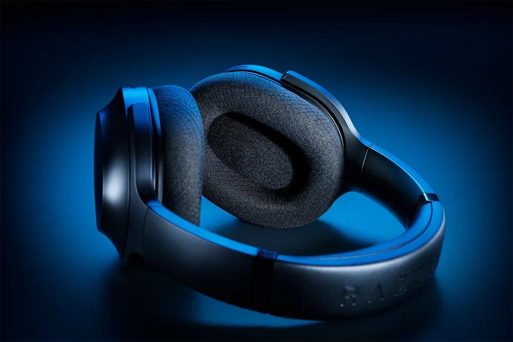 Razer Barracuda — Dual-Mode Wireless Gaming Headset – Another View