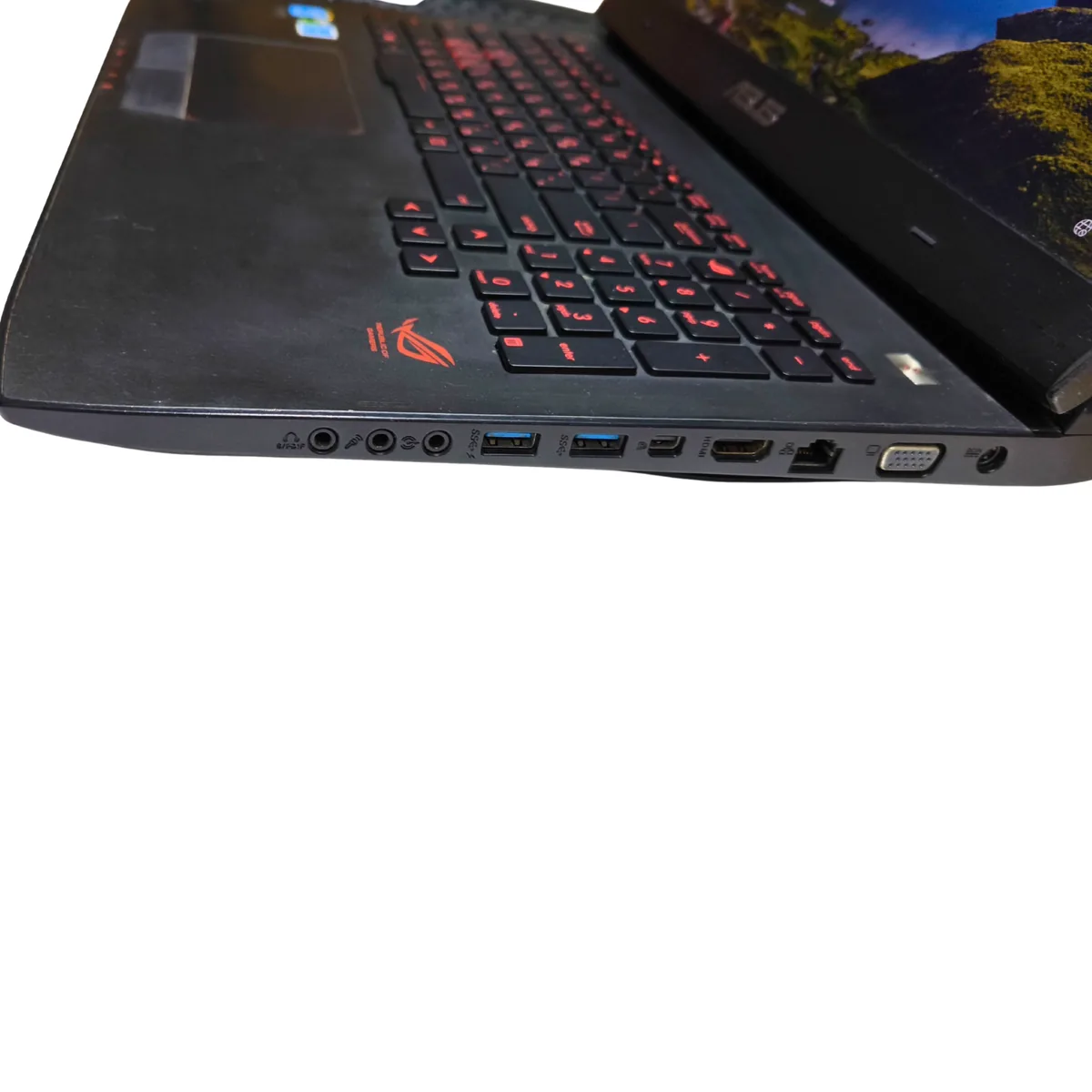 ASUS ROG G751 — פרופיל צד ותצוגת 17.3 אינץ׳ Full HD