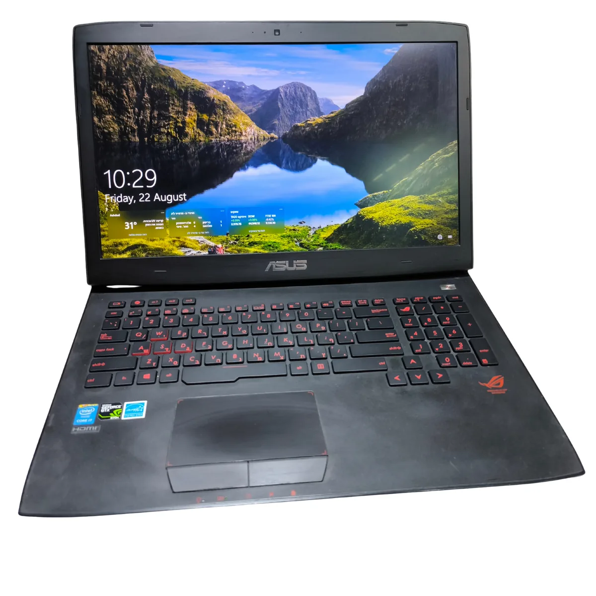 ASUS ROG G751 — מראה חיצוני שחור מט ומערכת קירור אחורית