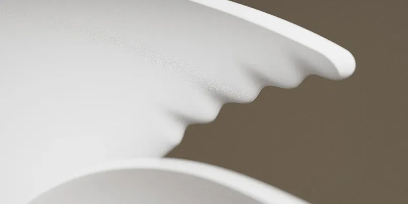 Blades with harmonized edges to reduce noise and turbulence