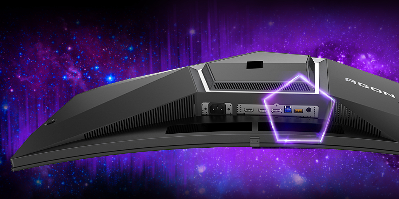 Built‑in USB hub for everyday convenience