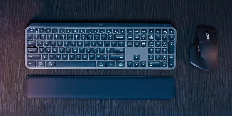 MX Keys S smart illumination