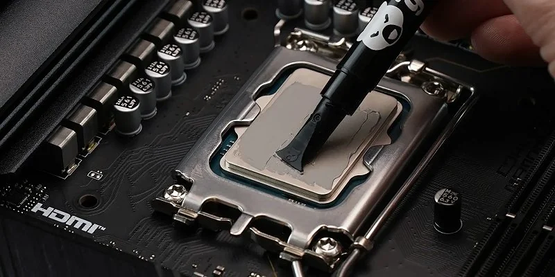 Applying Hydronaut paste on a contact surface