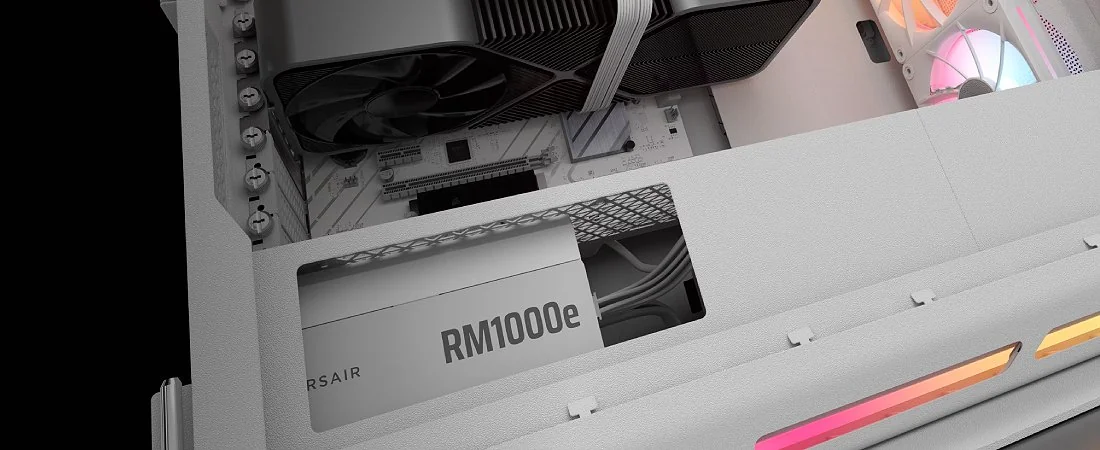 ספק כוח Corsair RM1000e לבן מבט כללי
