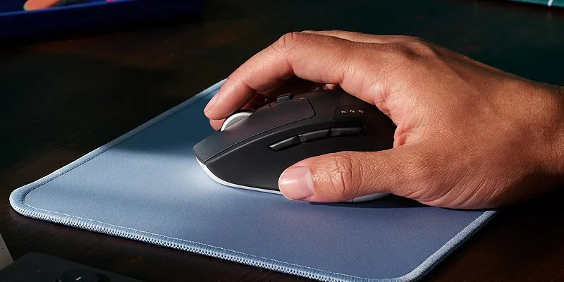 Общий вид мыши Logitech M720 Triathlon