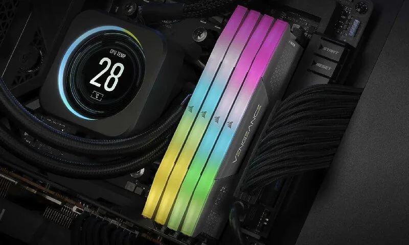 Динамическая десятизонная RGB-подсветка на памяти Corsair