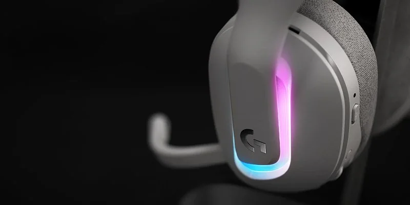 LIGHTSYNC RGB lighting on the G522 headset