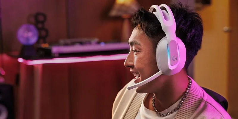 Memory foam cushioning of the G522 headset