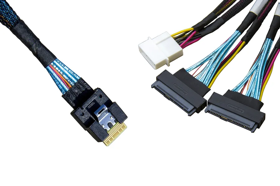 SFF-8654 8x to 2x SFF-8639 4x U.2 80cm